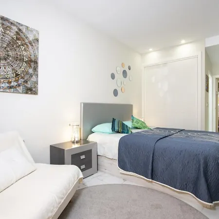 Alegria Edificio 7 アパート *